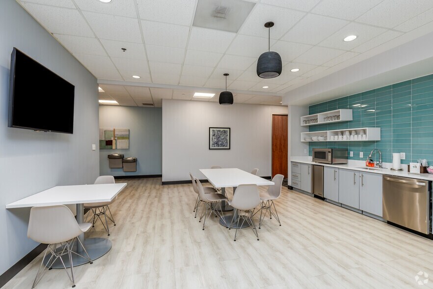 More Photos Of 11815 Fountain Way, Newport News Coworking Space