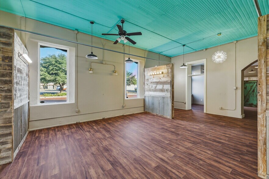 More Photos Of 318 N Chadbourne St, San Angelo Storefront For Sale