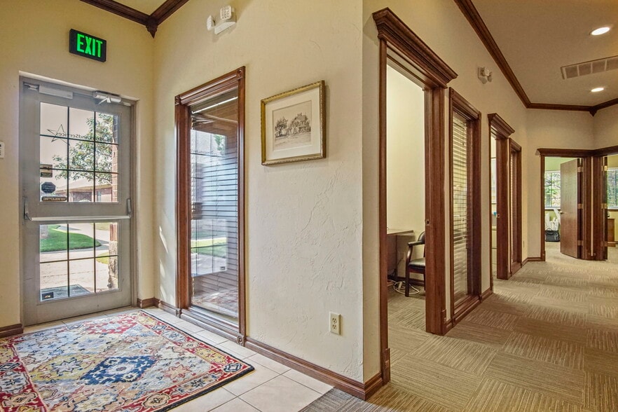 More Photos Of 1006 24th Ave NW, Norman Office For Sale