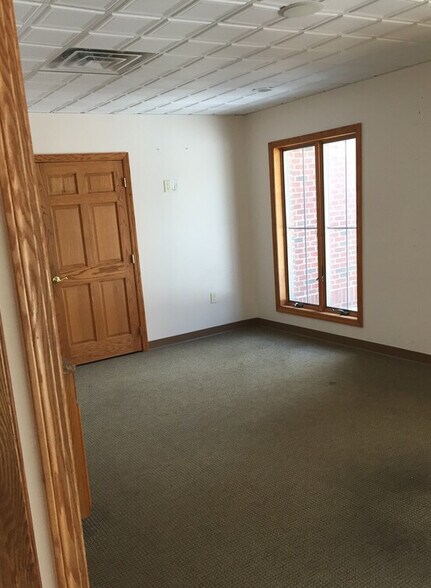 More Photos Of 215 Grove City Rd, Slippery Rock Medical For Sale