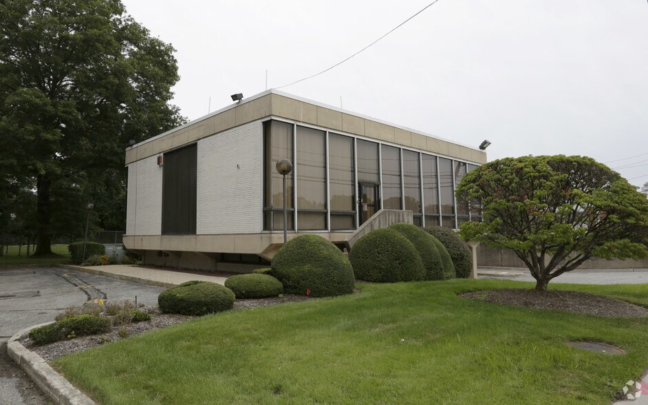 More Photos Of 2921 Middle Country Rd, Lake Grove Bank For Sale