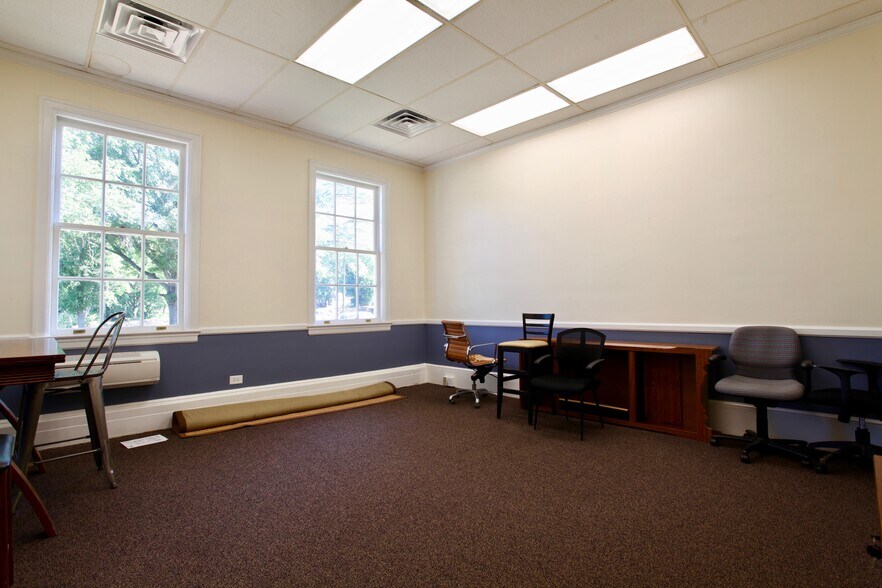 More Photos Of 300 NW Mcgill Ave NW, Concord Office For Lease