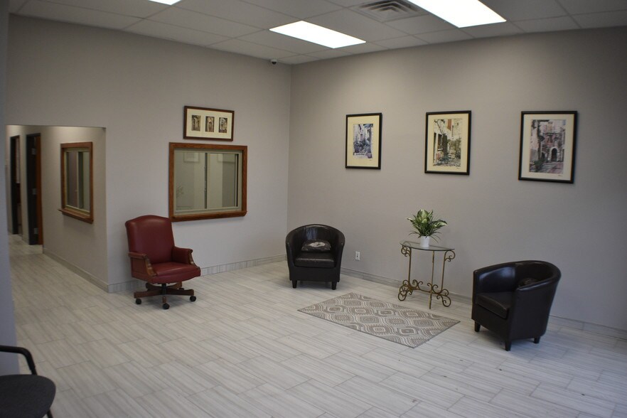 More Photos Of 628 Centre St, Dallas Office For Sale