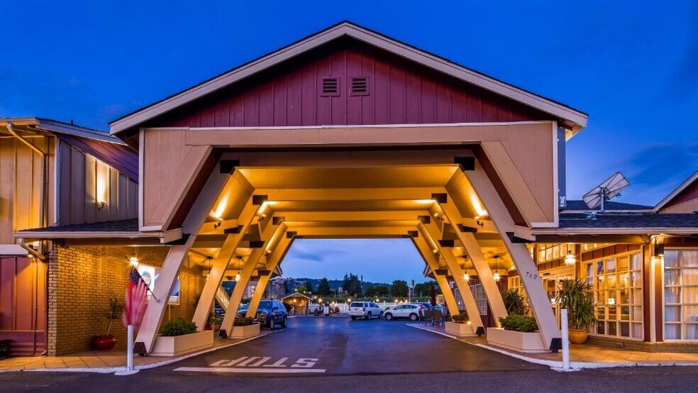 More Photos Of 760 NW Garden Valley Blvd, Roseburg Hotel For Sale