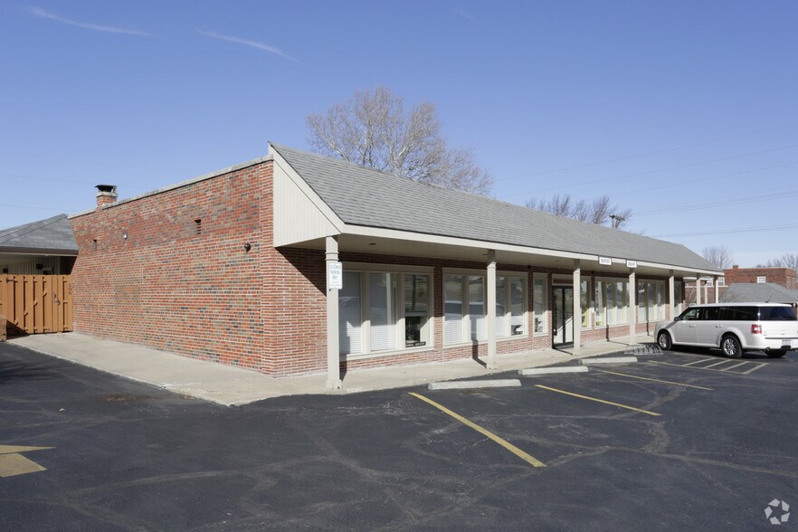 More Photos Of 100-106 S Sterling Ave, Sugar Creek Unknown For Lease