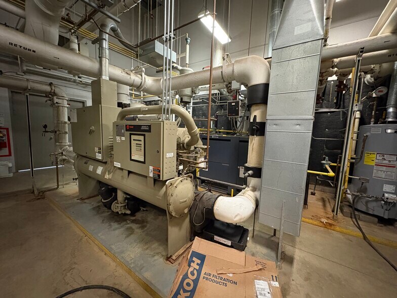 More Photos Of 1250 S Creasy Ln, Lafayette Research And Development For Lease