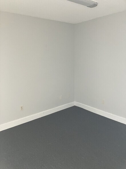 More Photos Of 42 Thompson St, East Haven Self Storage For Lease