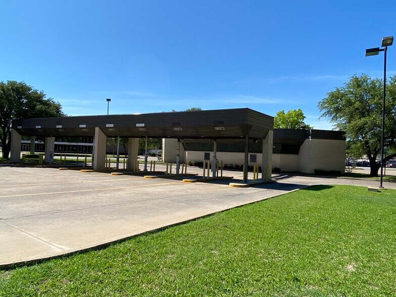 More Photos Of 4805 E Belknap St, Haltom City Bank For Sale