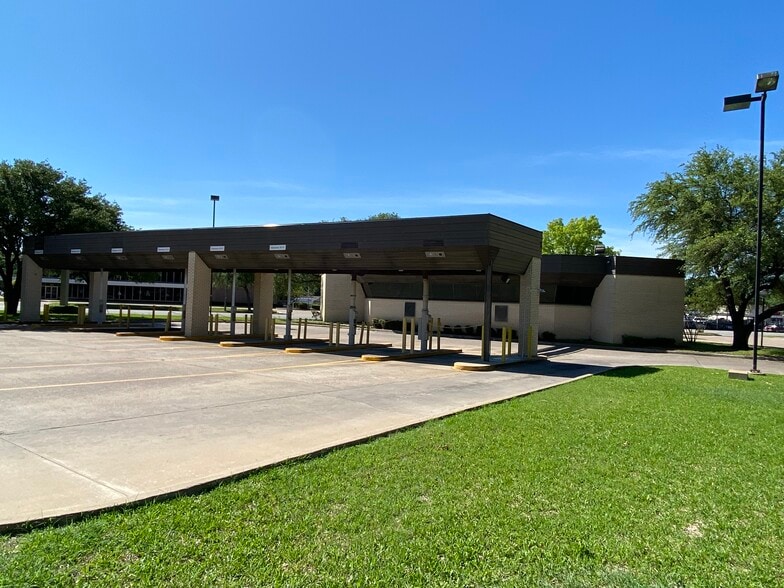 More Photos Of 4805 E Belknap St, Haltom City Bank For Sale