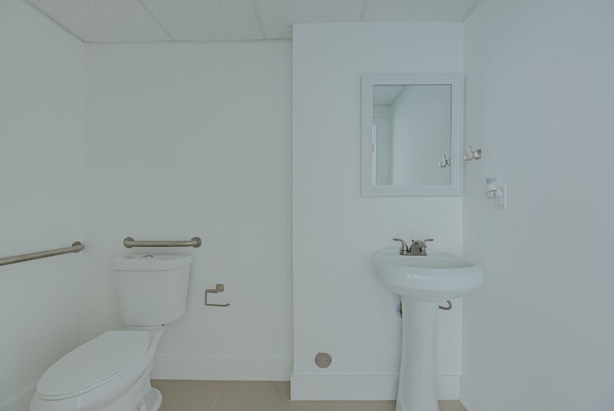 More Photos Of 3300 NW 112th Ave, Miami Light Manufacturing For Lease