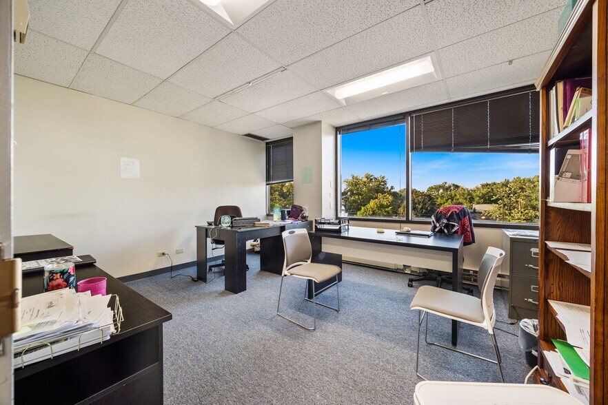 More Photos Of 7000 W 111th St, Worth Medical For Sale