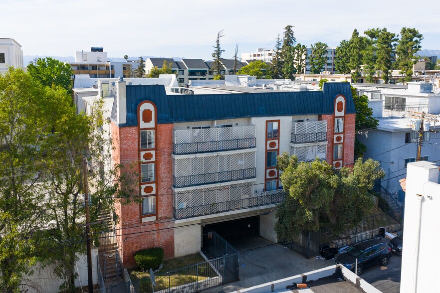 Primary Photo Of 504 S La Fayette Park Pl, Los Angeles Apartments For Sale