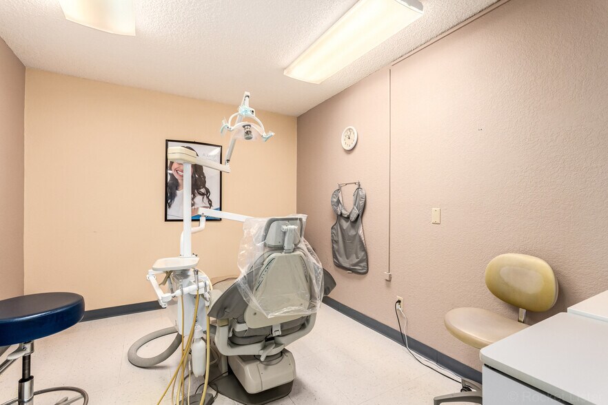 More Photos Of 633-705 E Wilcox Dr, Sierra Vista Medical For Sale