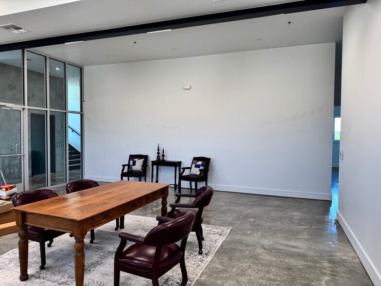 More Photos Of 330 Wonder World Dr, San Marcos Loft Creative Space For Lease