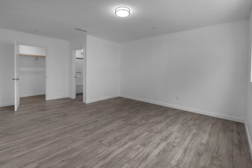 More Photos Of 2042 E El Segundo Blvd, Compton Apartments For Sale