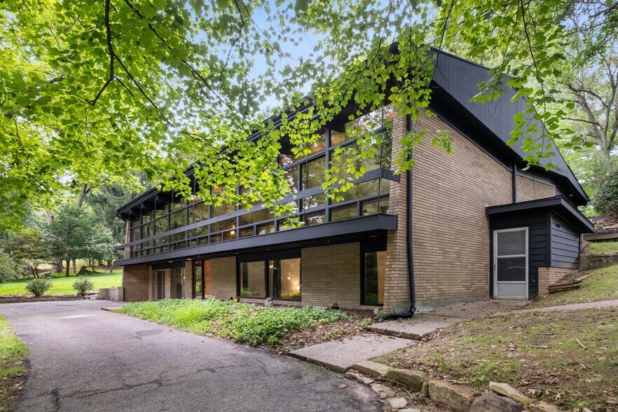 Primary Photo Of 176 Kingsview Dr, Weirton Showroom For Sale