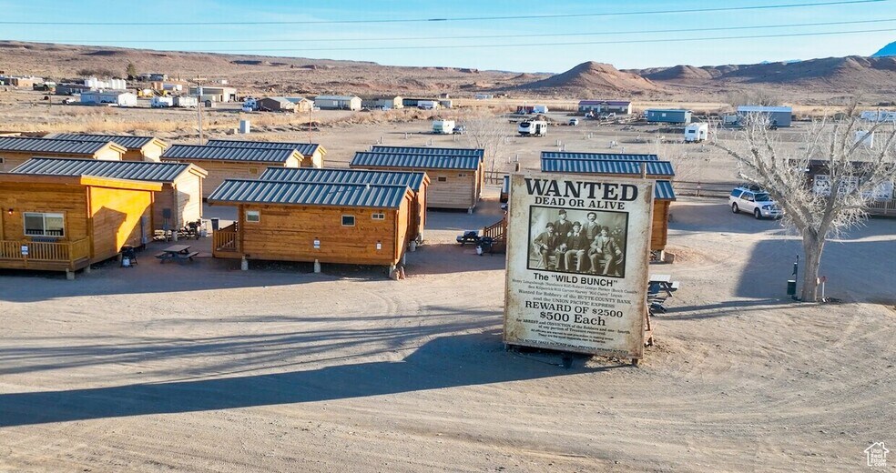 More Photos Of 280 E 100 N, Hanksville Hotel For Sale