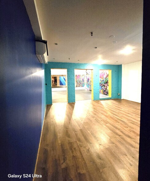 More Photos Of 411 W 39th St, New York Apartments For Lease