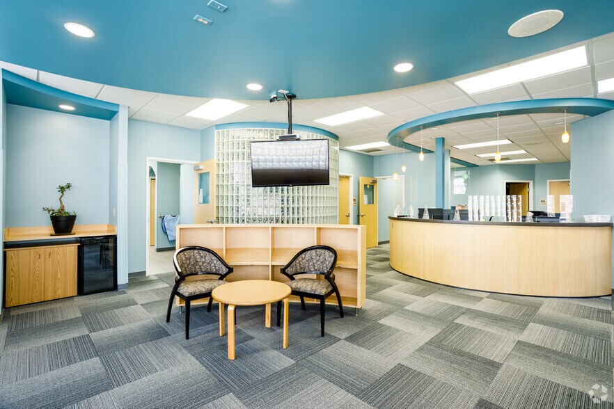 More Photos Of 1550-1570 Kingsway Ct, Trenton Medical For Sale