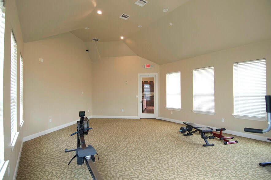 More Photos Of 1150 Bromberg St, Mineola Office For Lease
