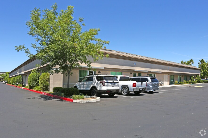 More Photos Of 7475 N Palm Ave, Fresno Office For Lease