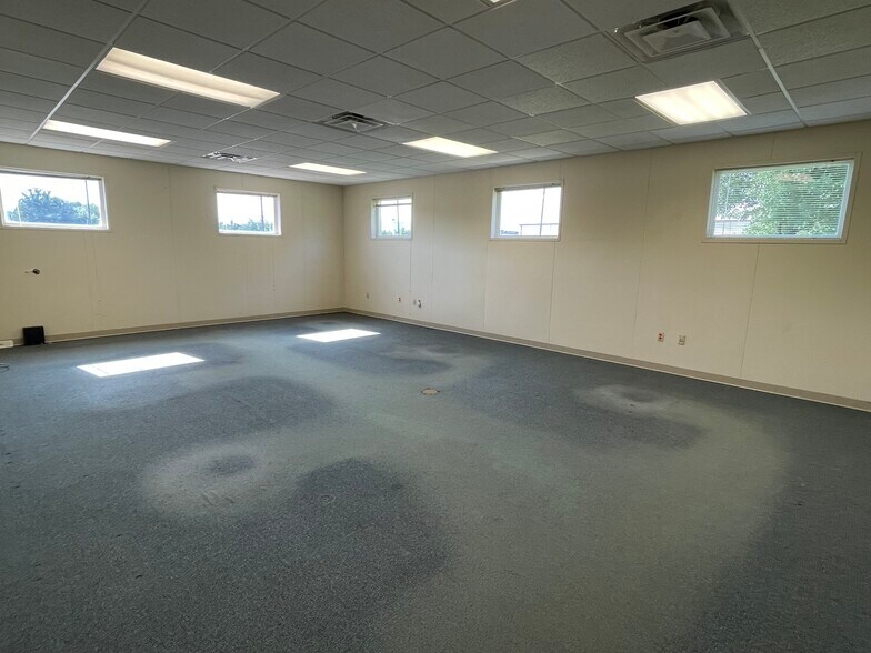 More Photos Of 630 Kolter Dr, Indiana Office For Sale