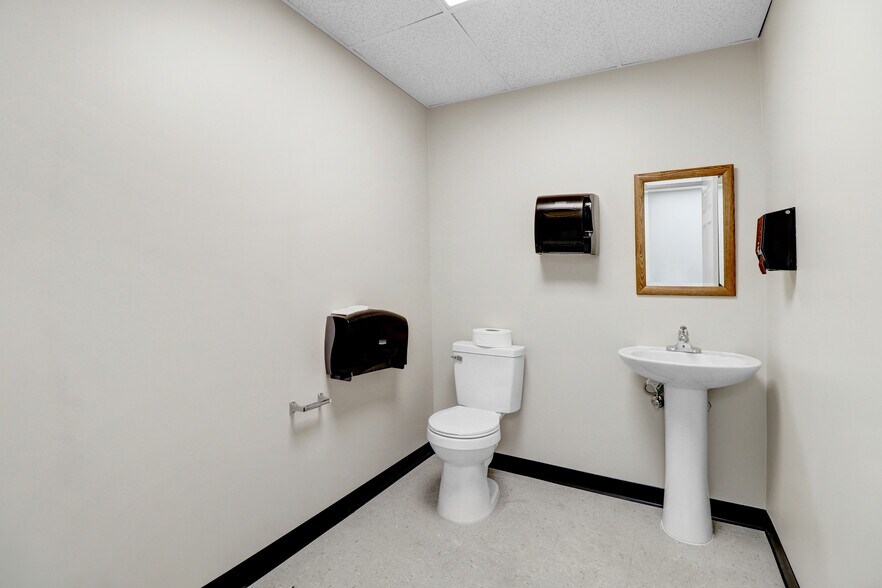 More Photos Of 5832 Lease Ln, Raleigh Manufacturing For Lease