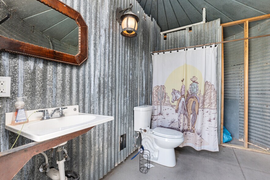 More Photos Of 11550 Pigeon Hollow Rd, Spring City Hotel For Sale