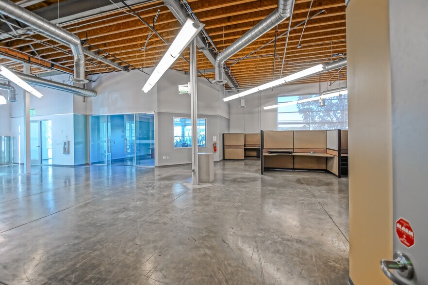 More Photos Of 887-889 N Douglas St, El Segundo Loft Creative Space For Sale