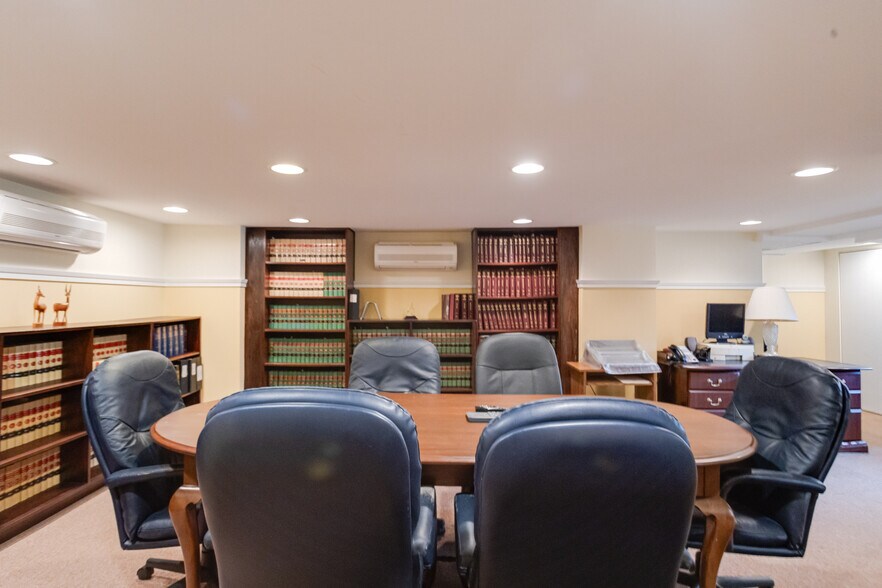 More Photos Of 407 W Pennsylvania Ave, Towson Office For Sale