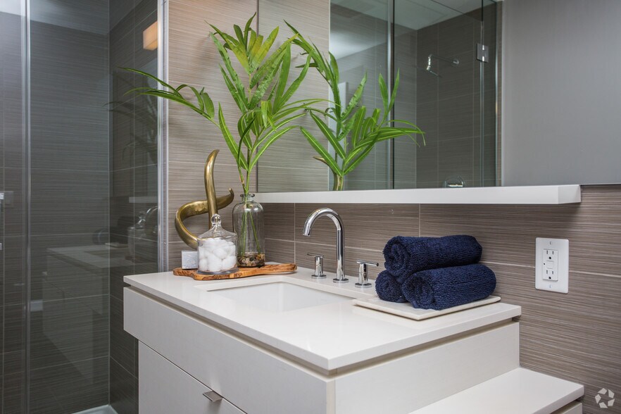 More Photos Of 1800 N Lynn St, Arlington Apartments For Lease