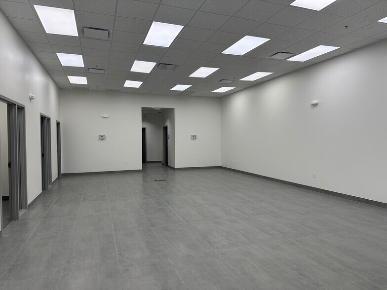 More Photos Of 102 Tottenham Dr., Laredo Warehouse For Sale