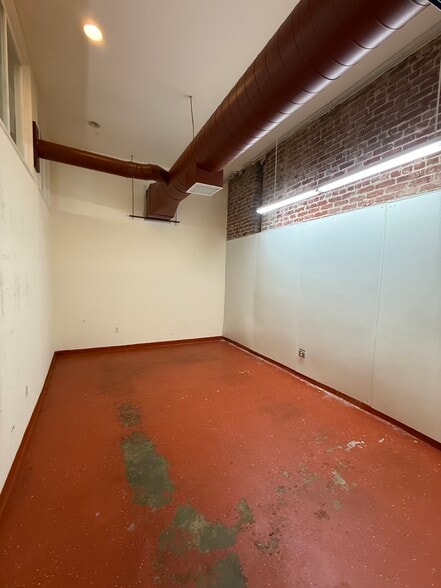 More Photos Of 5836-5838 San Pablo Ave, Emeryville Storefront Retail Residential For Lease