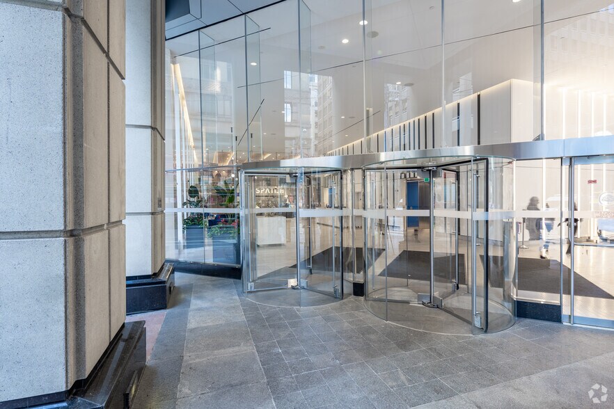 More Photos Of 390 Bay St, Toronto Office For Lease