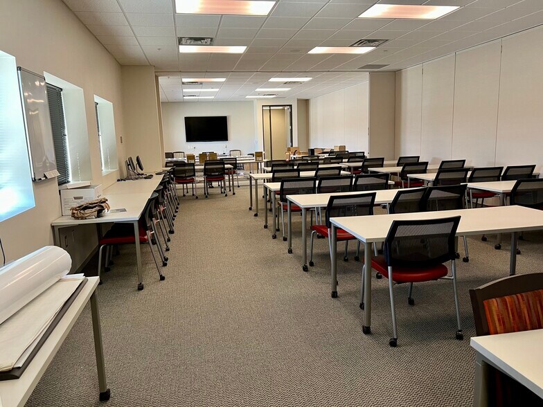 More Photos Of 220 N Sara Rd, Oklahoma City Service For Lease