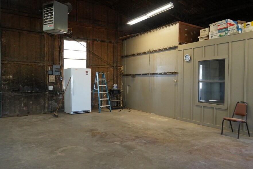 More Photos Of 835 Garza Ave, Tuscola Warehouse For Sale