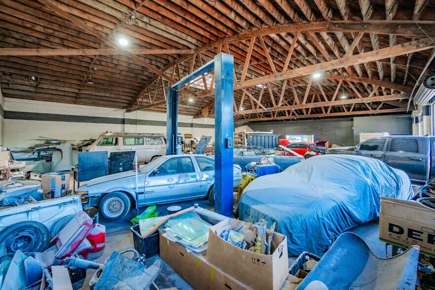 More Photos Of 110-118 E 16th St, Costa Mesa Industrial For Sale