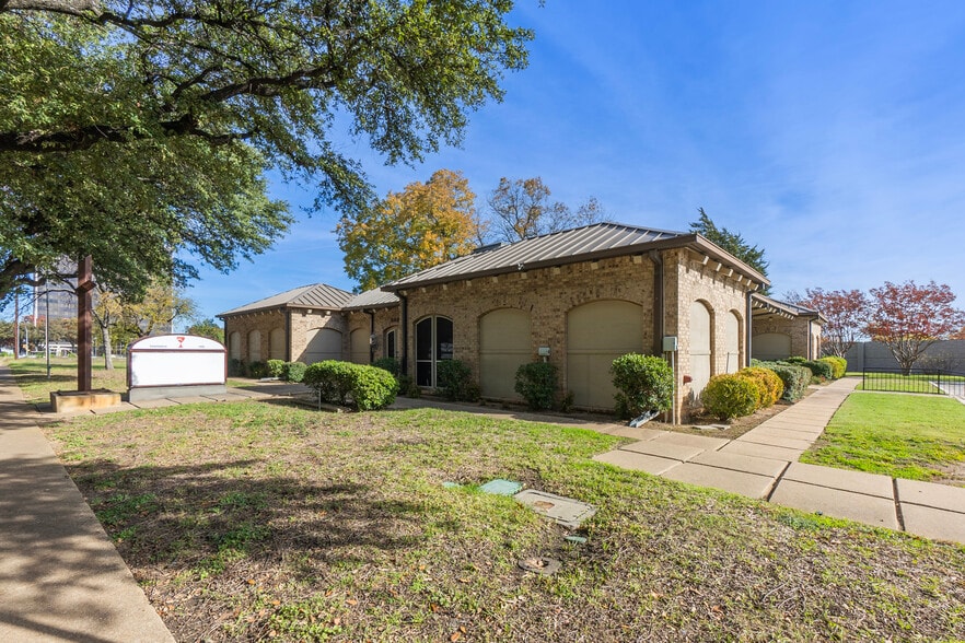 More Photos Of 660 S Zang Blvd, Dallas Office For Lease