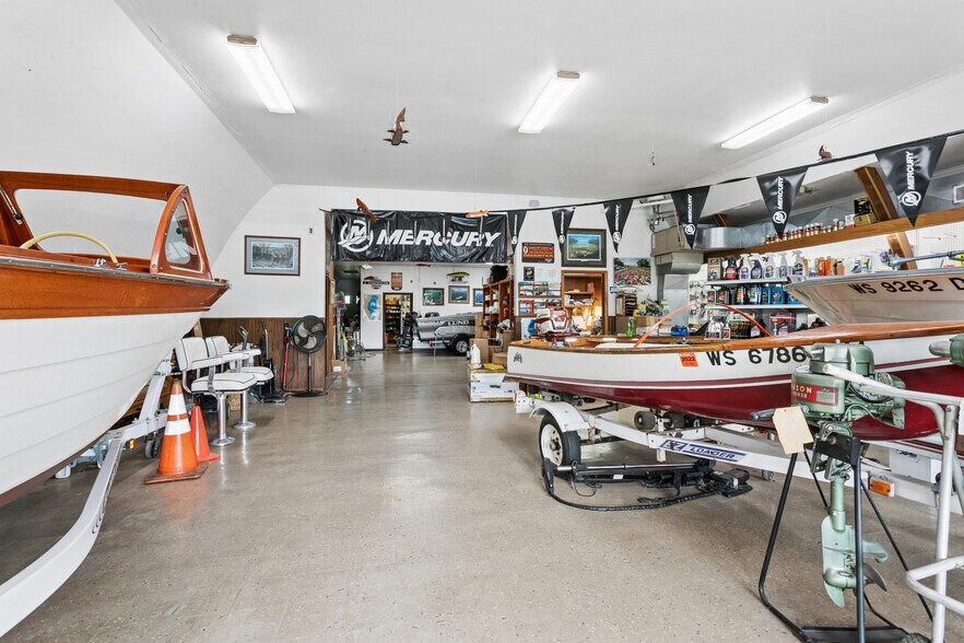 More Photos Of 100 Water St, Menasha General Retail For Sale