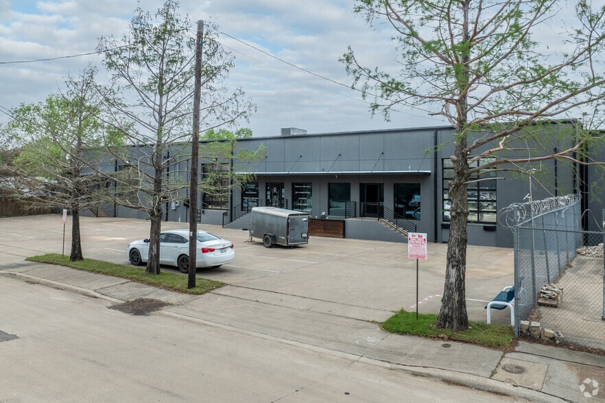 Primary Photo Of 4741-4743 Iberia Ave, Dallas Light Distribution For Lease