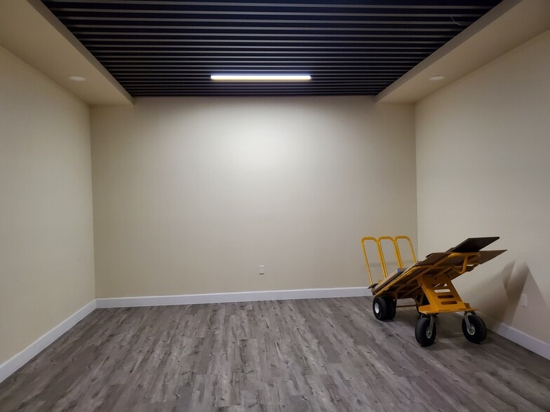 More Photos Of 321 W Katella Ave, Anaheim Storefront For Lease