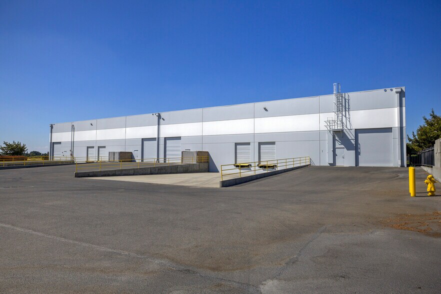 More Photos Of 3173 Del Este Ave, Modesto Distribution For Sale