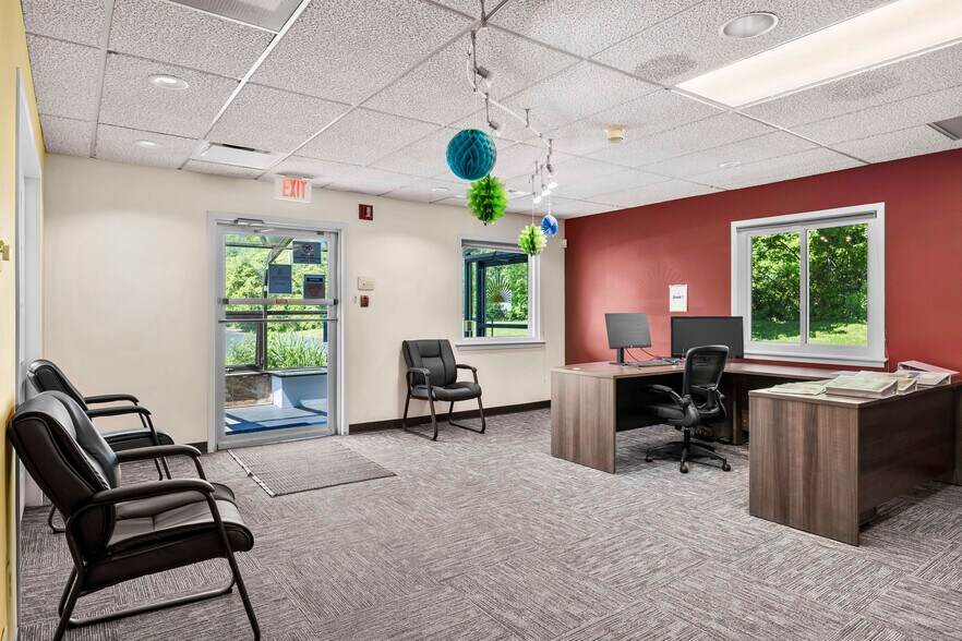 More Photos Of 25 Delaware Ave, Delmar Office For Lease