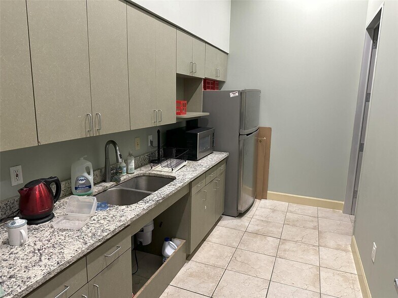 More Photos Of 7700 San Jacinto Pl, Plano Medical For Sale