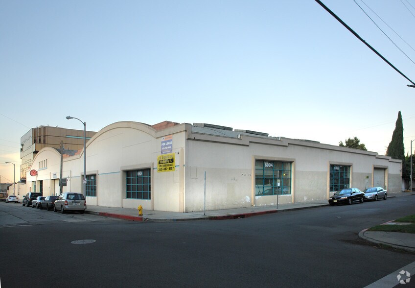 More Photos Of 1139 N Mansfield Ave, Los Angeles Flex For Sale