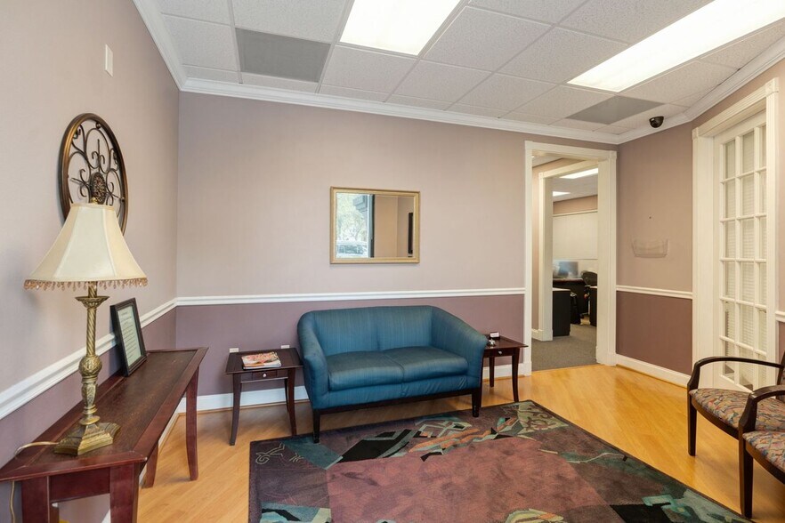 More Photos Of 3293 Fruitville Rd, Sarasota Medical For Sale