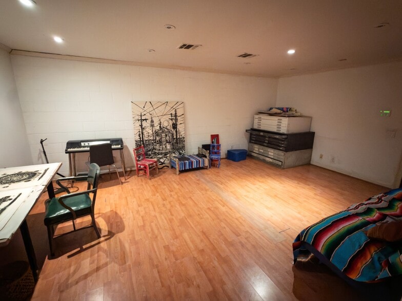 More Photos Of 2860 Glenview Ave, Los Angeles Warehouse For Sale