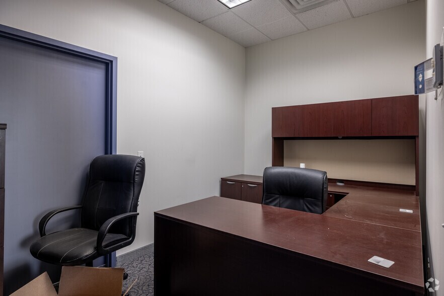 More Photos Of 380 Berry St, Woodbridge Office For Sale