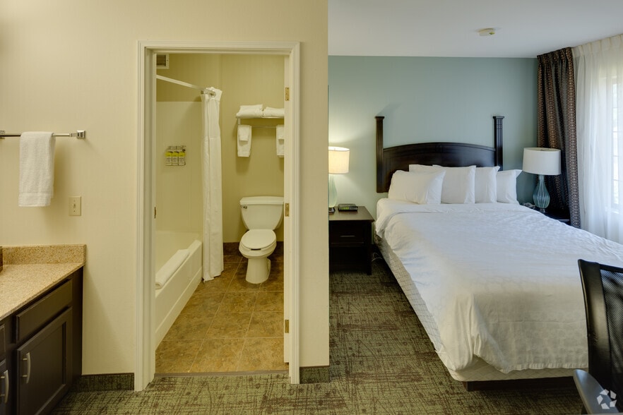 More Photos Of 300 W Romeo B Garrett Ave, Peoria Hotel For Sale