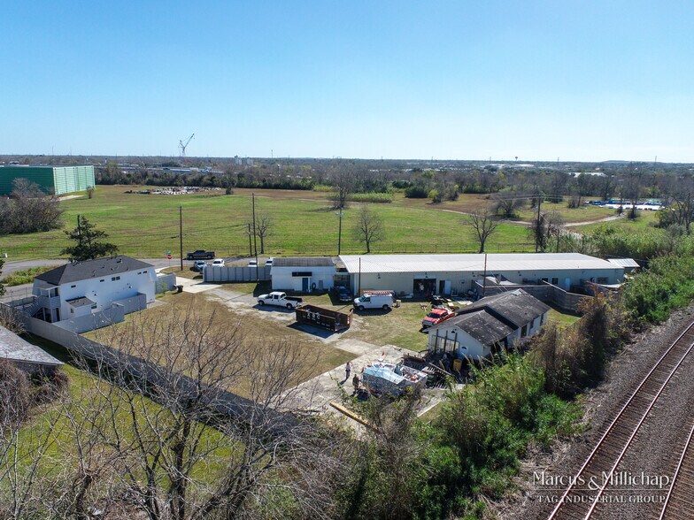 More Photos Of 11710 Old Main Street Loop Rd, Houston Warehouse For Sale